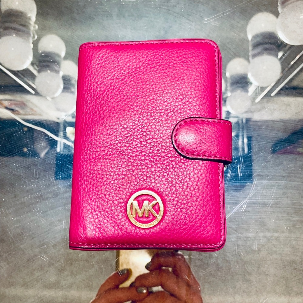 MK PASSPORT WALLET